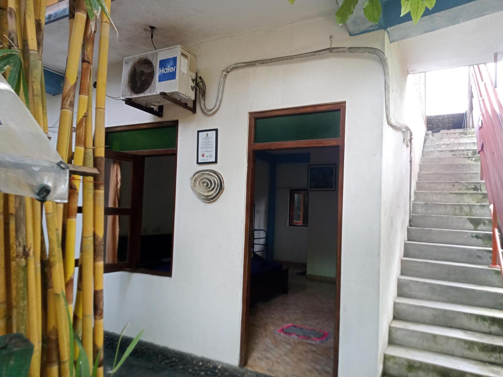 Suninn Hostel And Surf School Weligama Exteriör bild