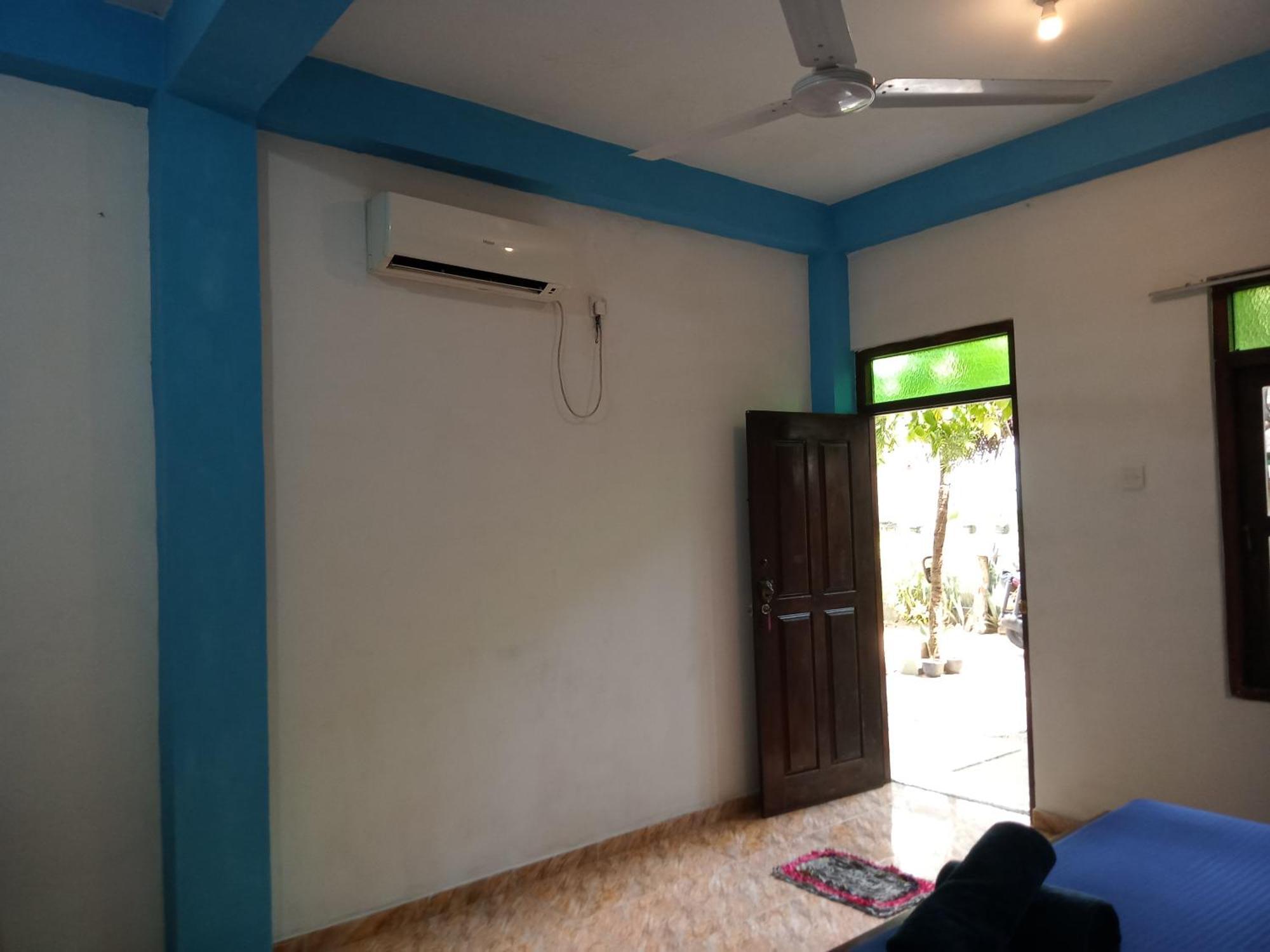 Suninn Hostel And Surf School Weligama Exteriör bild